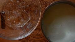 Mezclar gelatina con leche